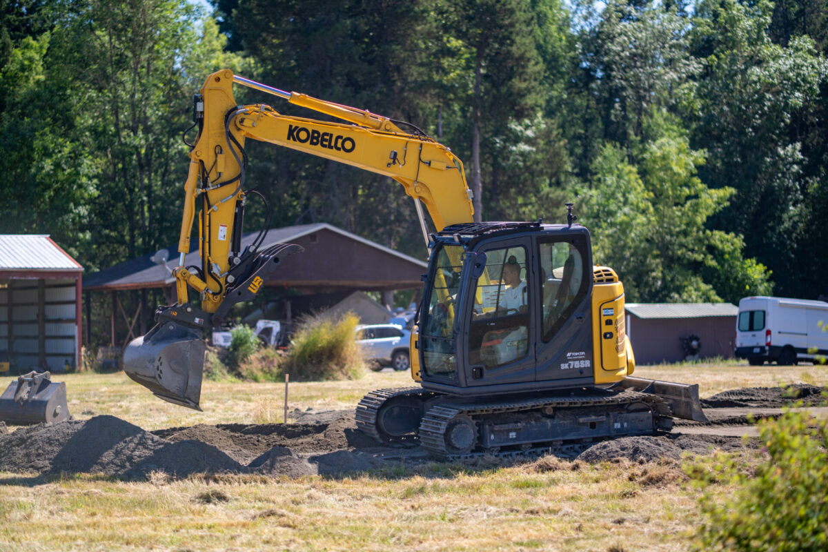 Kobelco SK75SR preparing land