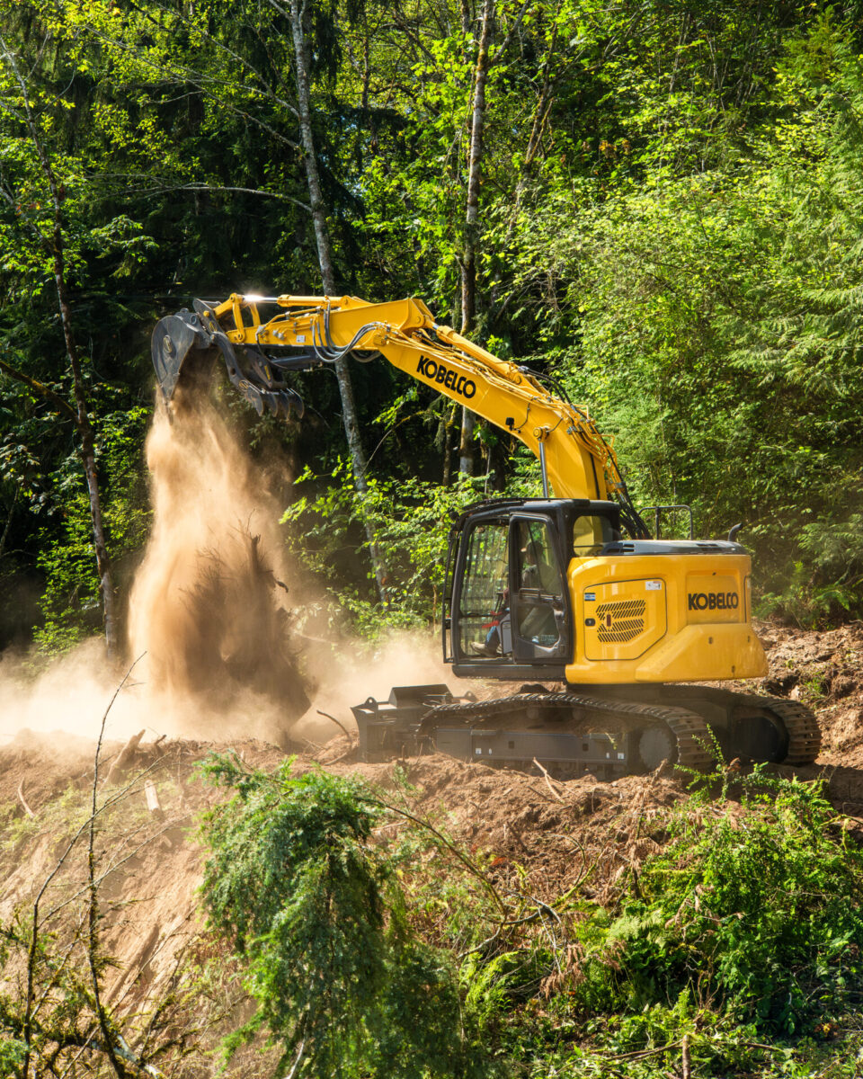 Kobelco ED160BR-7 Blade Runner clearing land